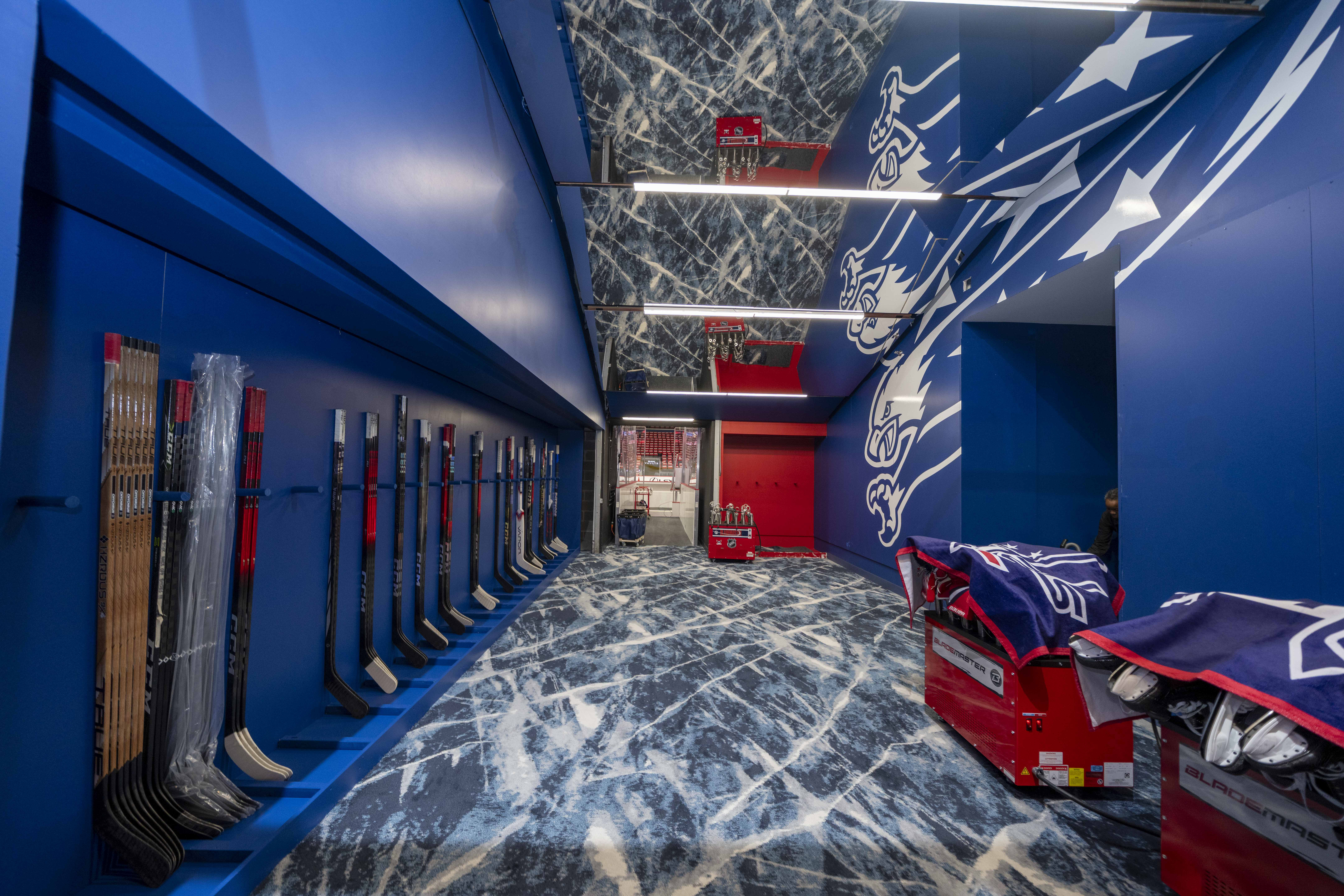 Hype tunnel with blue walls and white eagle