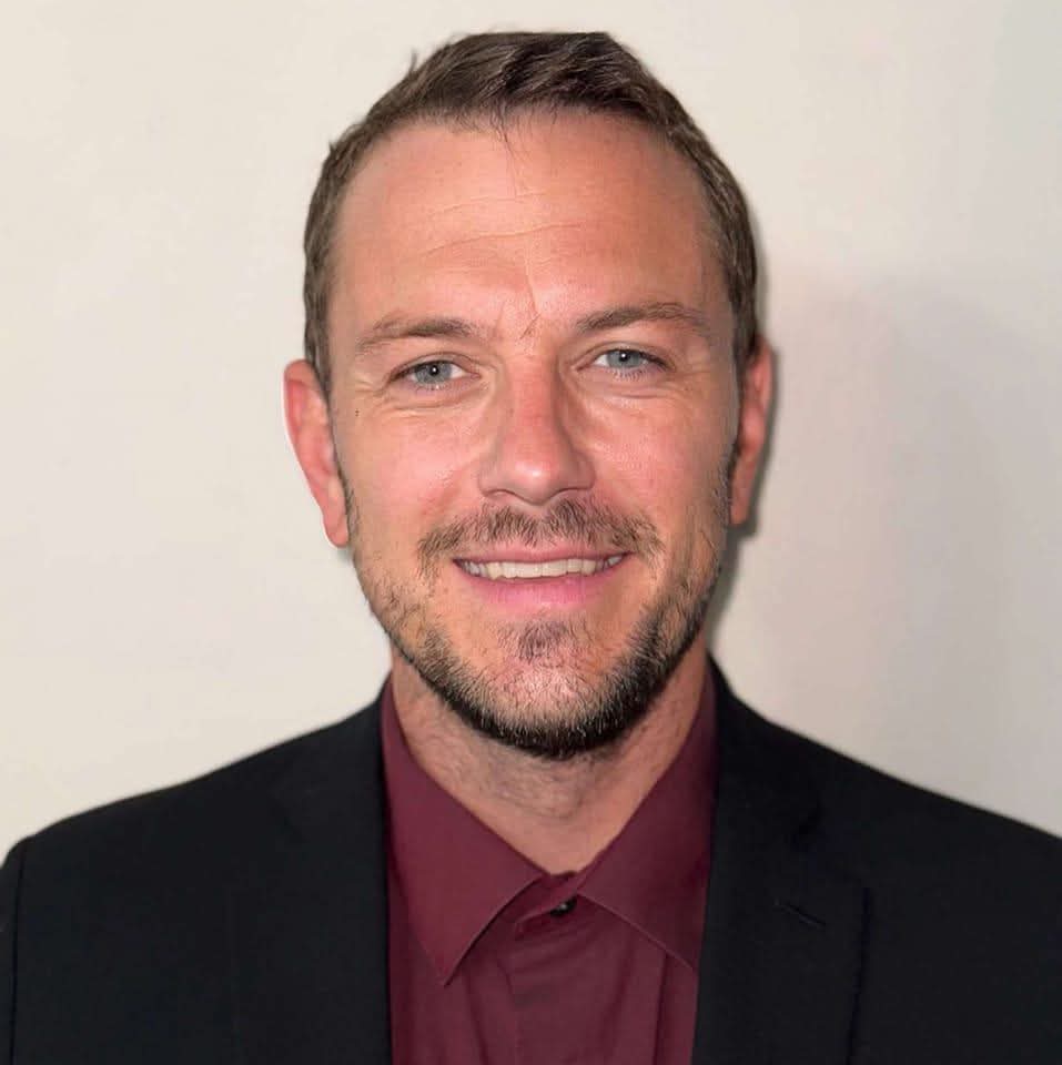 headshot of Robert Thomas