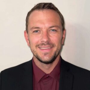 headshot of Robert Thomas